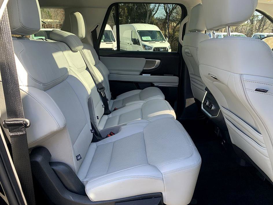 Used 2025 Ford Expedition Max Platinum image 23