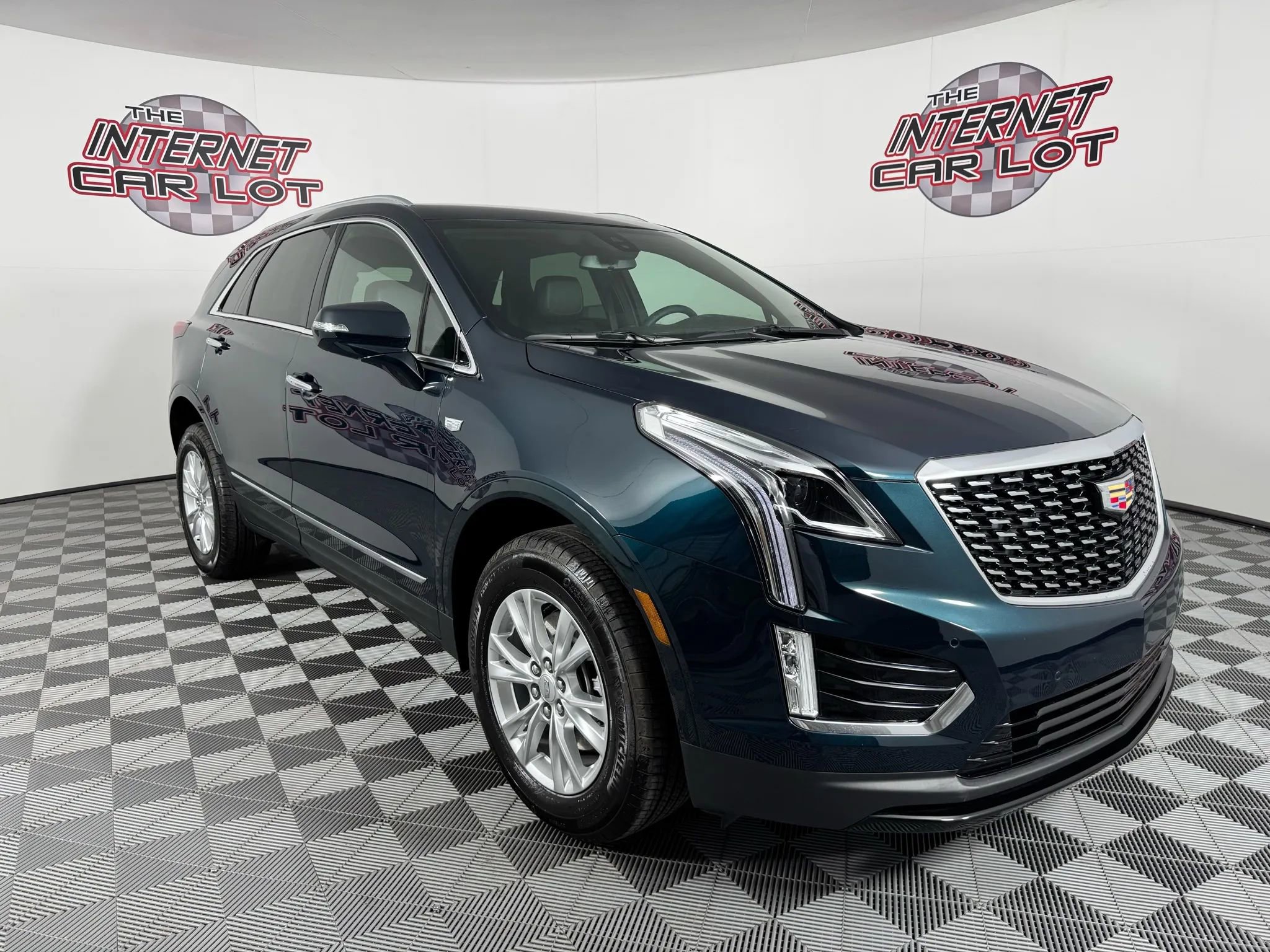 Used 2025 Cadillac XT5 Luxury w/ LPO, Floor Liner Package AWD/4WD image 9