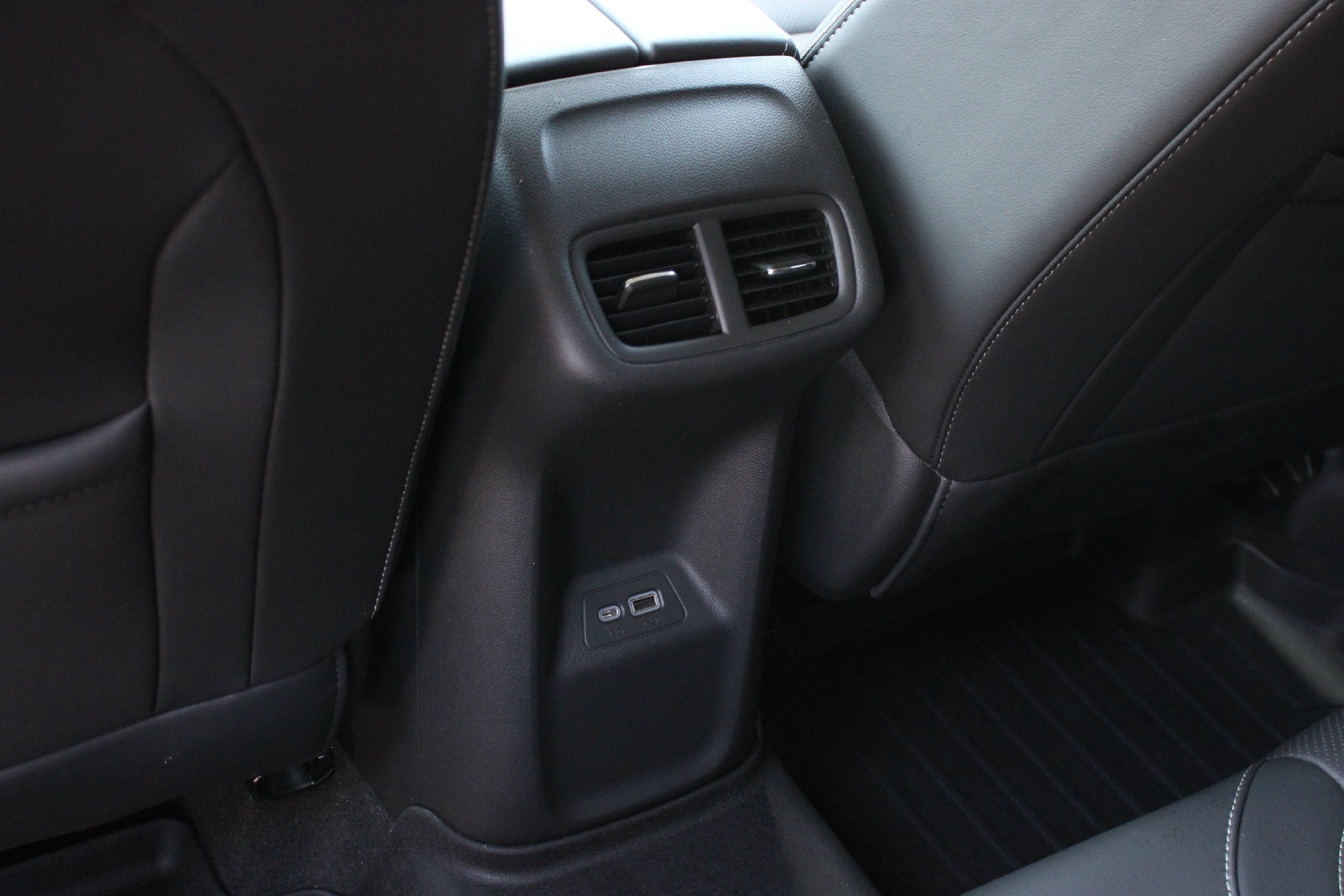 Used 2023 Buick Envision Essence FWD image 19