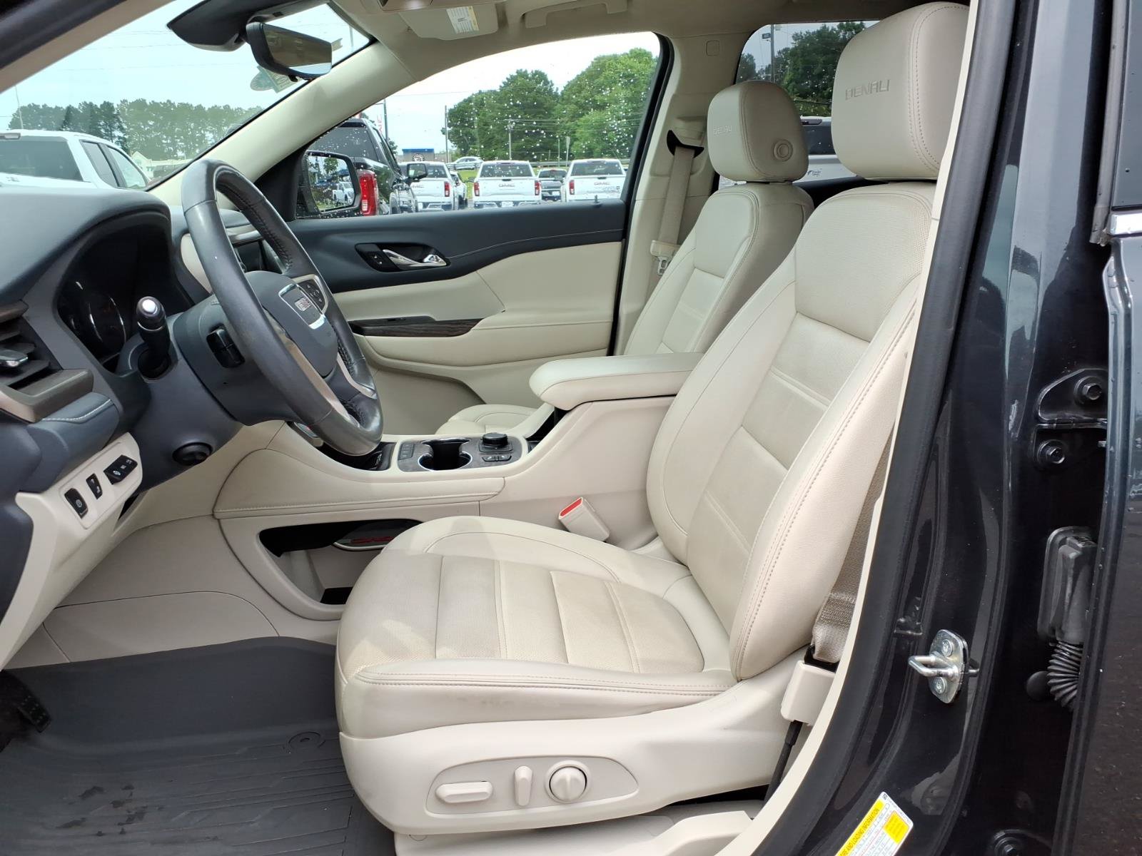 Used 2021 GMC Acadia Denali w/ Denali Technology Package FWD image 20