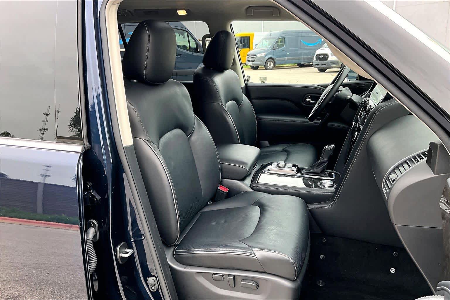 Used 2023 INFINITI QX80 Luxe w/ All-Season Package AWD/4WD image 9