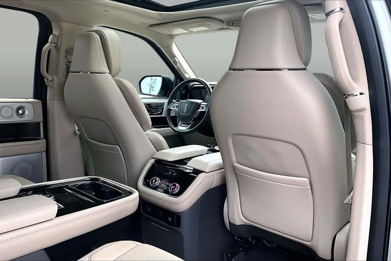 Used 2021 Lincoln Navigator L Reserve w/ Luxury Package AWD/4WD image 20