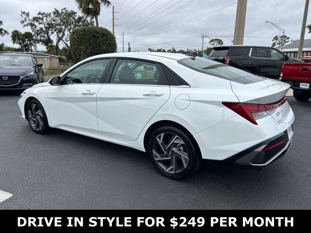 Used 2025 Hyundai Elantra SEL image 4