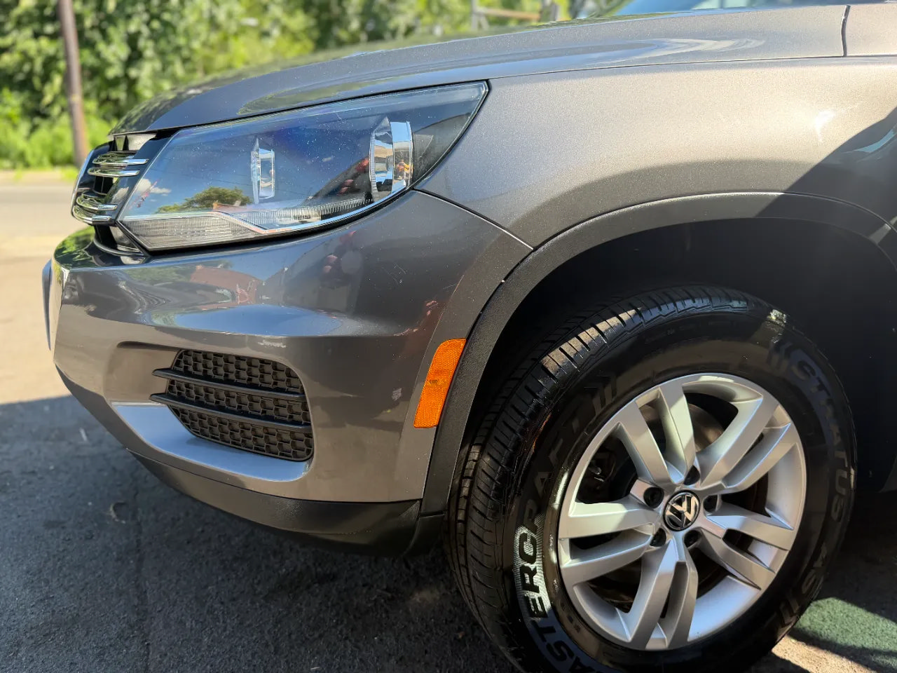 Used 2012 Volkswagen Tiguan LE FWD image 48