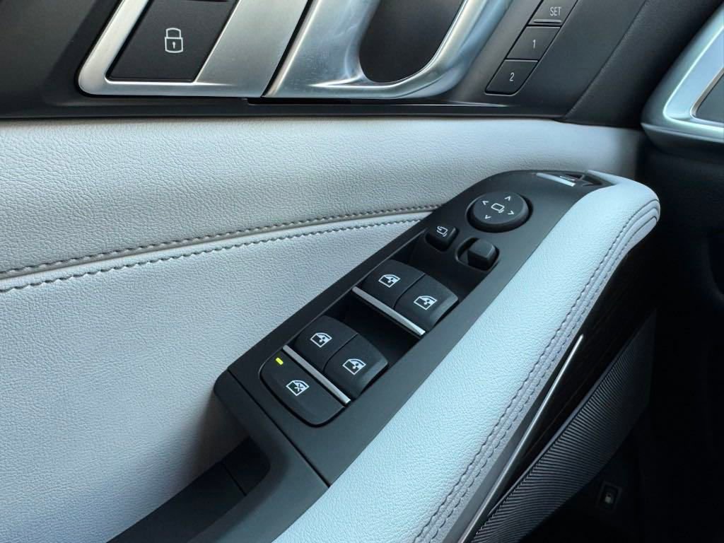 Used 2025 BMW X5 xDrive50e w/ M Sport Package image 23