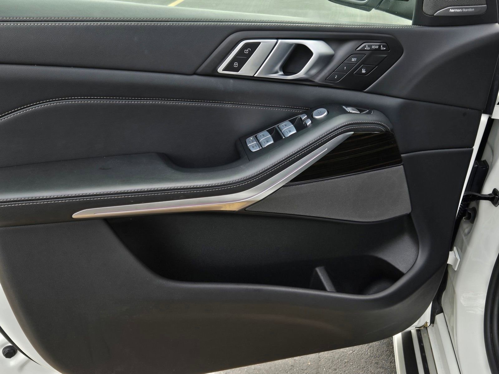 Used 2025 BMW X7 xDrive40i image 9