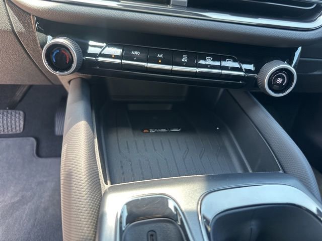 Used 2025 Chevrolet Equinox EV RS AWD/4WD image 17