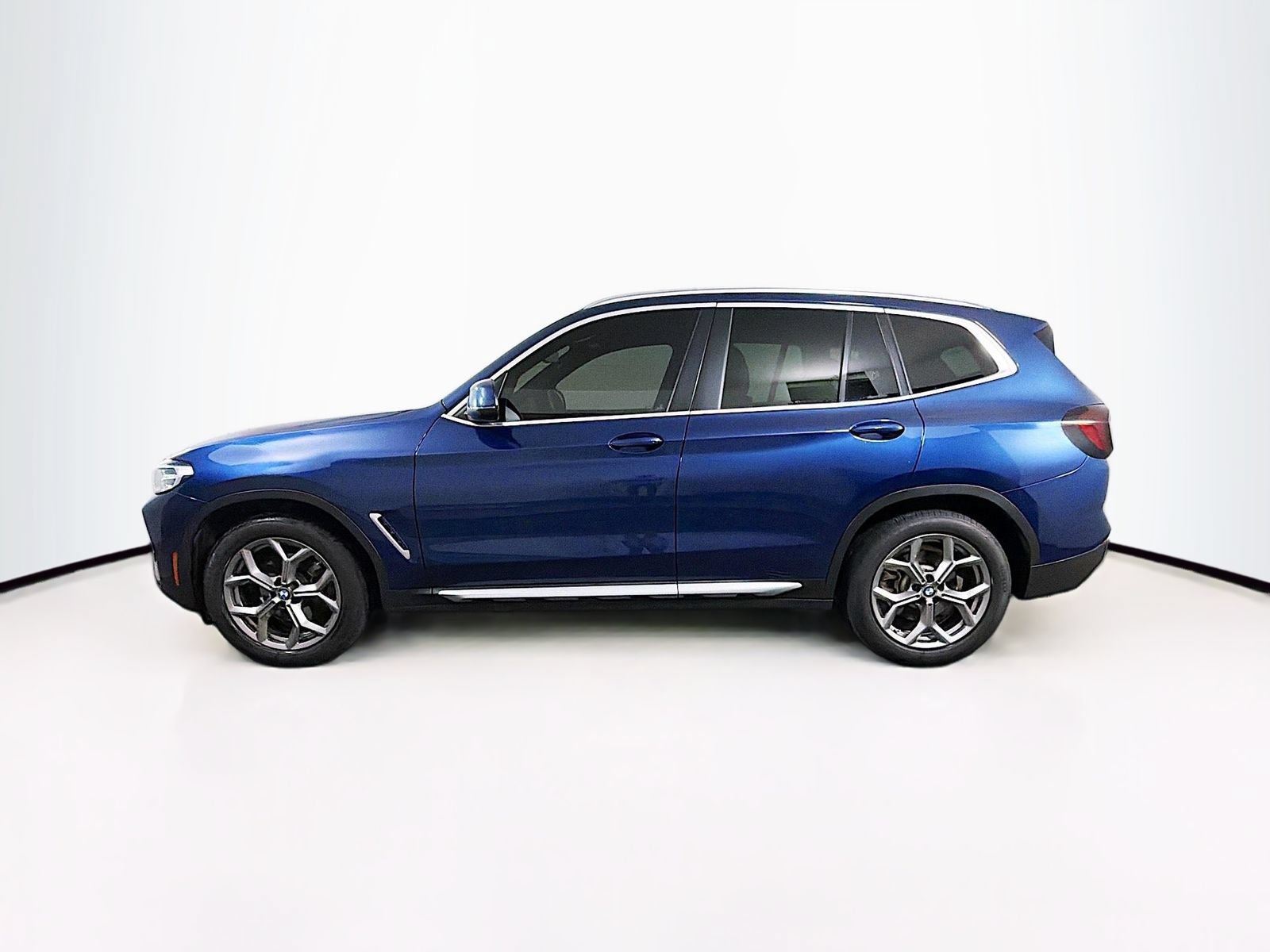 Used 2023 BMW X3 xDrive30i w/ Premium Package w/ZPA AWD/4WD image 4