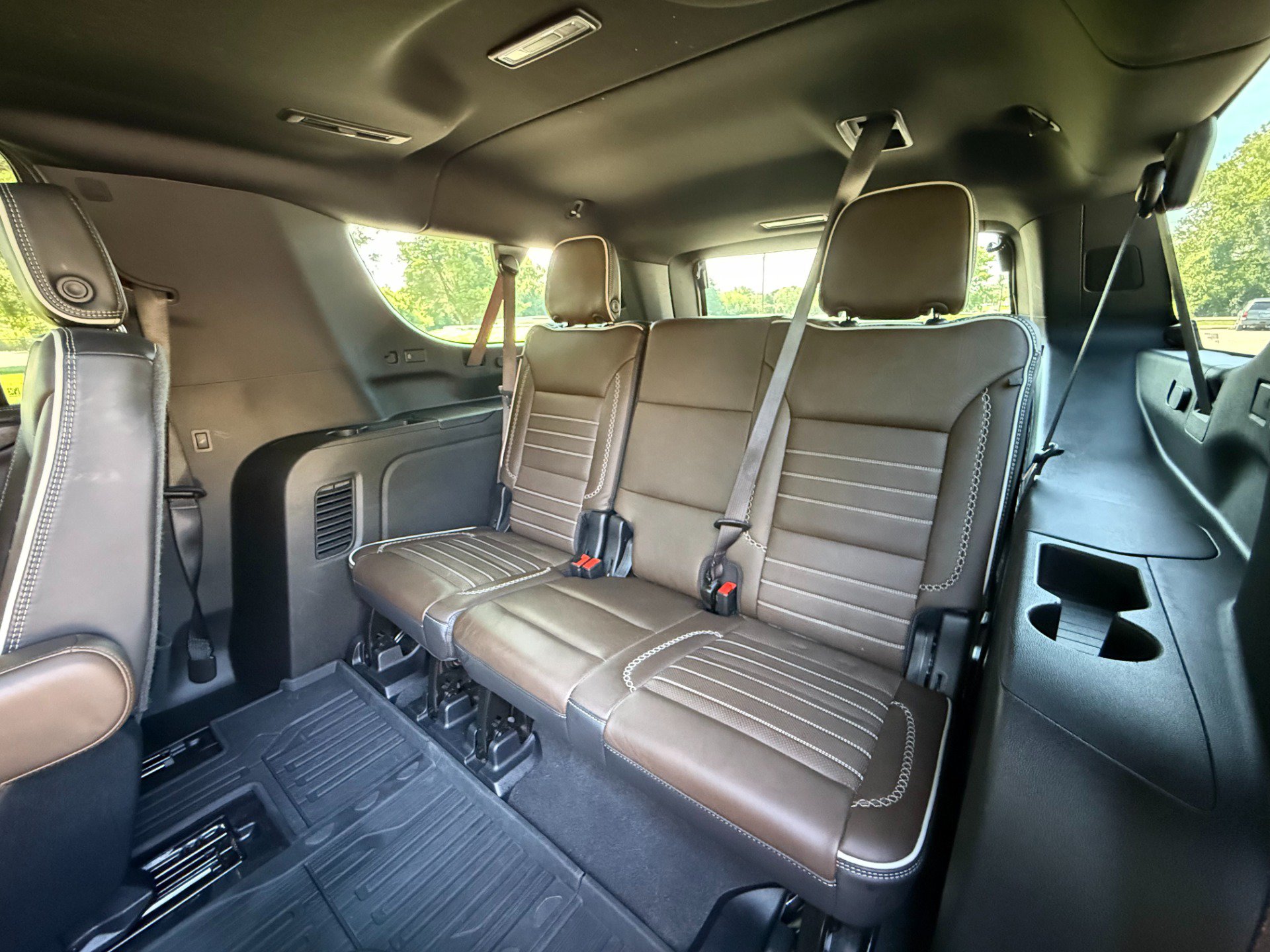 Used 2025 GMC Yukon XL Denali Ultimate w/ LPO, Floor Liner Package AWD/4WD image 24