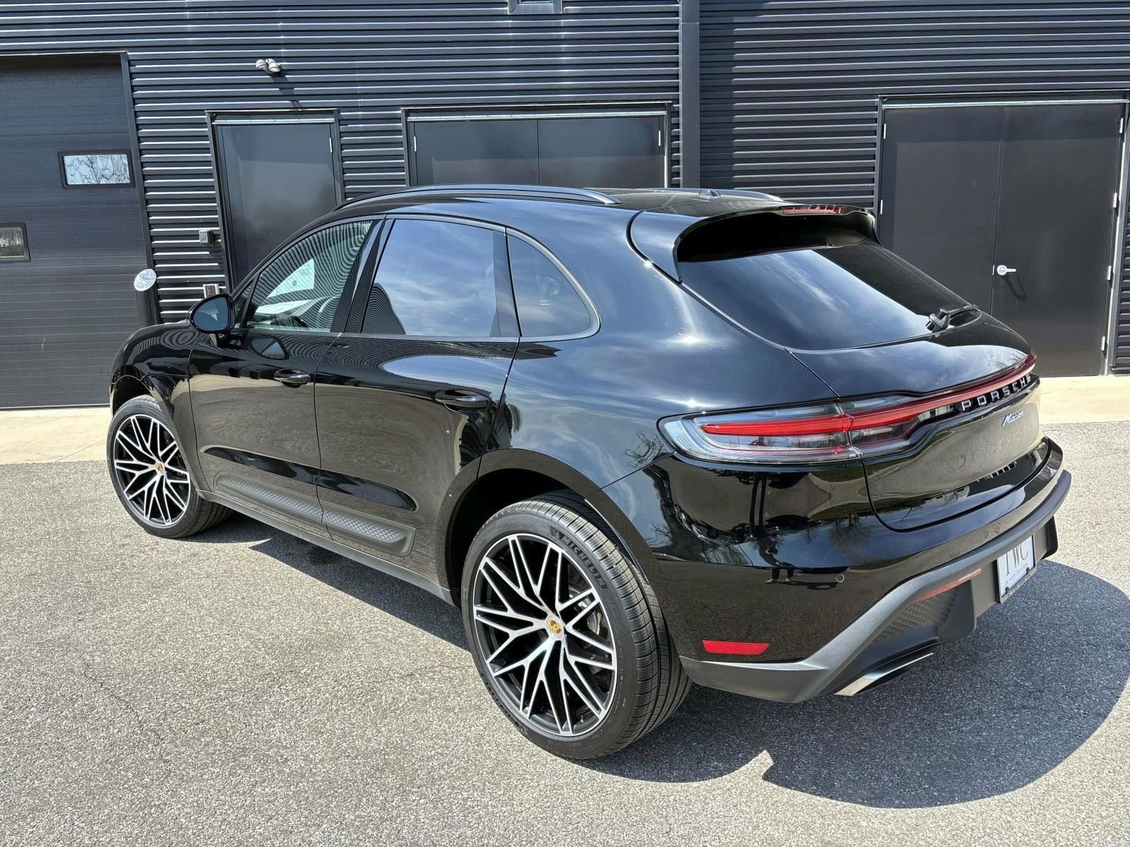 Used 2026 Porsche Macan AWD/4WD image 3