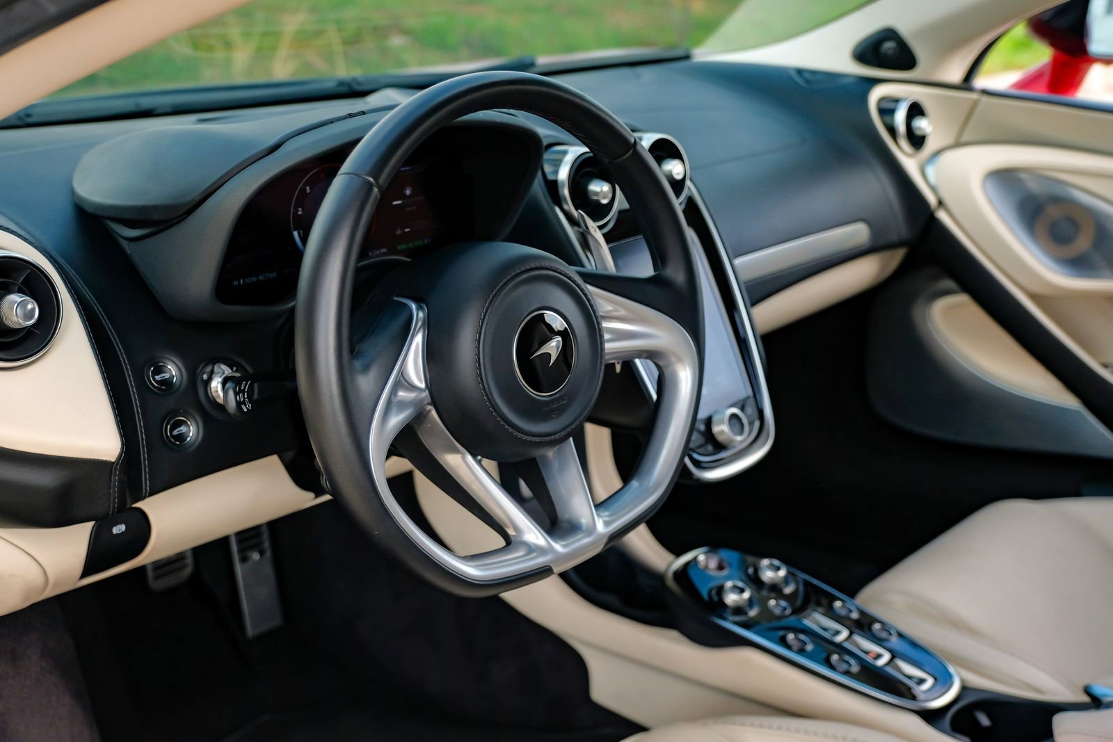 Used 2021 McLaren GT image 16