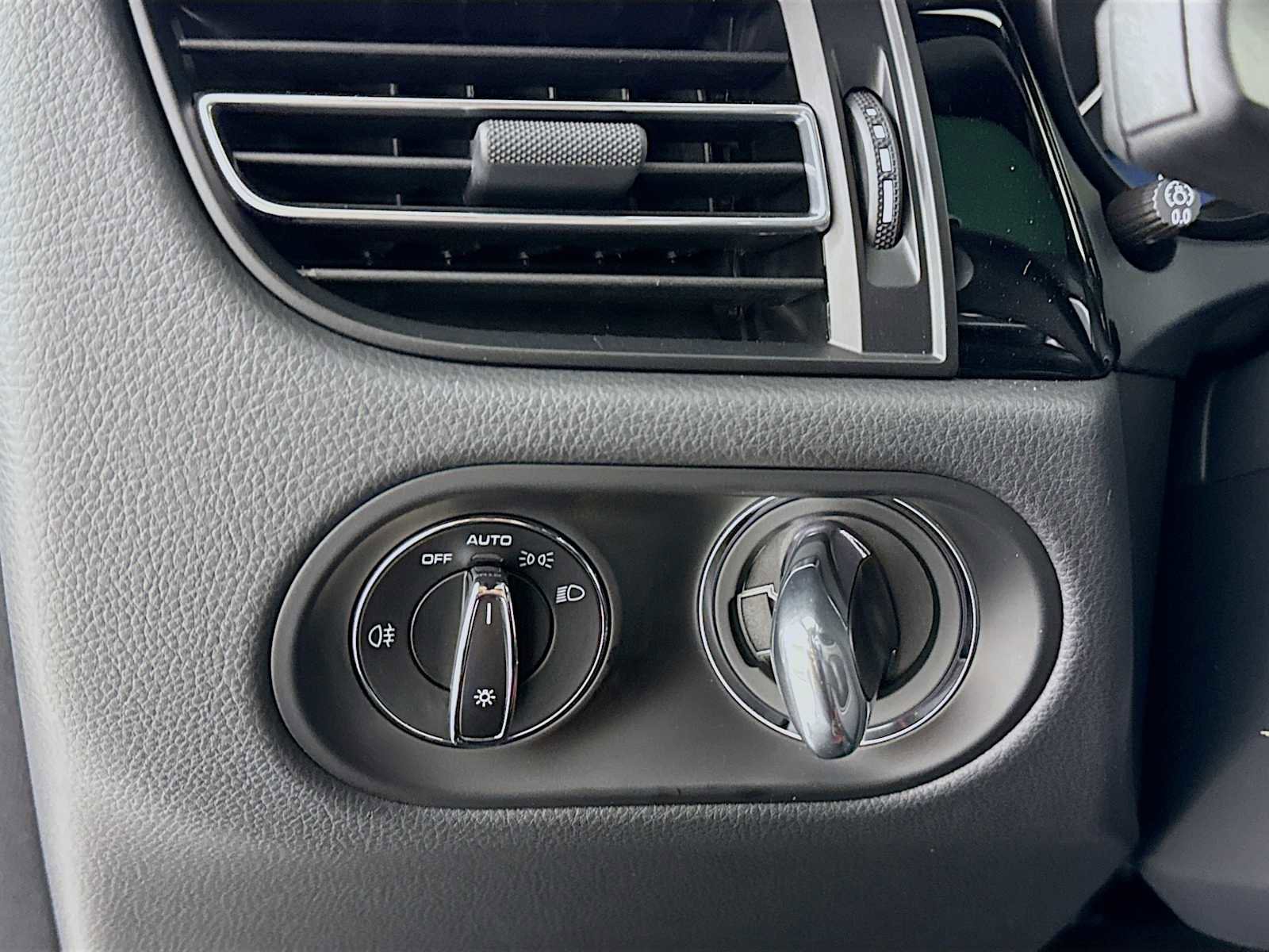 New 2026 Porsche Macan image 14