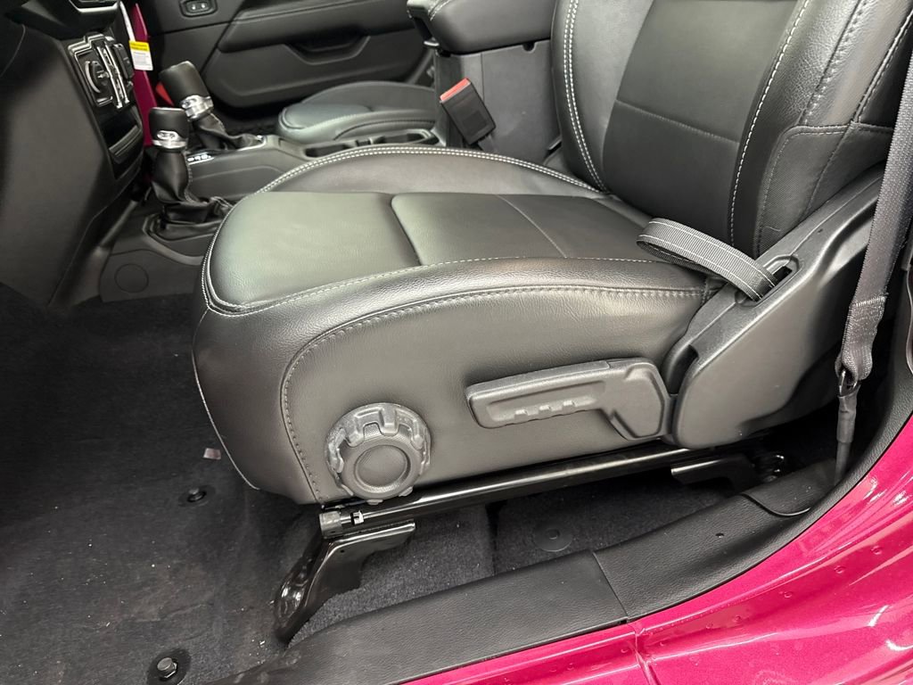 Used 2022 Jeep Wrangler Unlimited Sahara w/ Cold Weather Group image 12