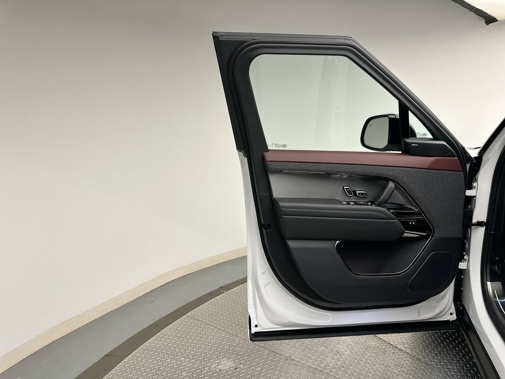 Certified 2025 Land Rover Range Rover Sport Dynamic SE AWD/4WD image 8