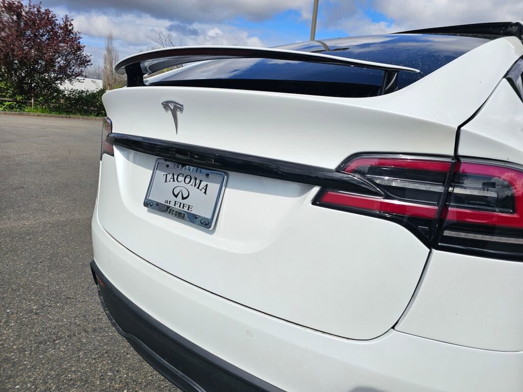 Used 2022 Tesla Model X image 18