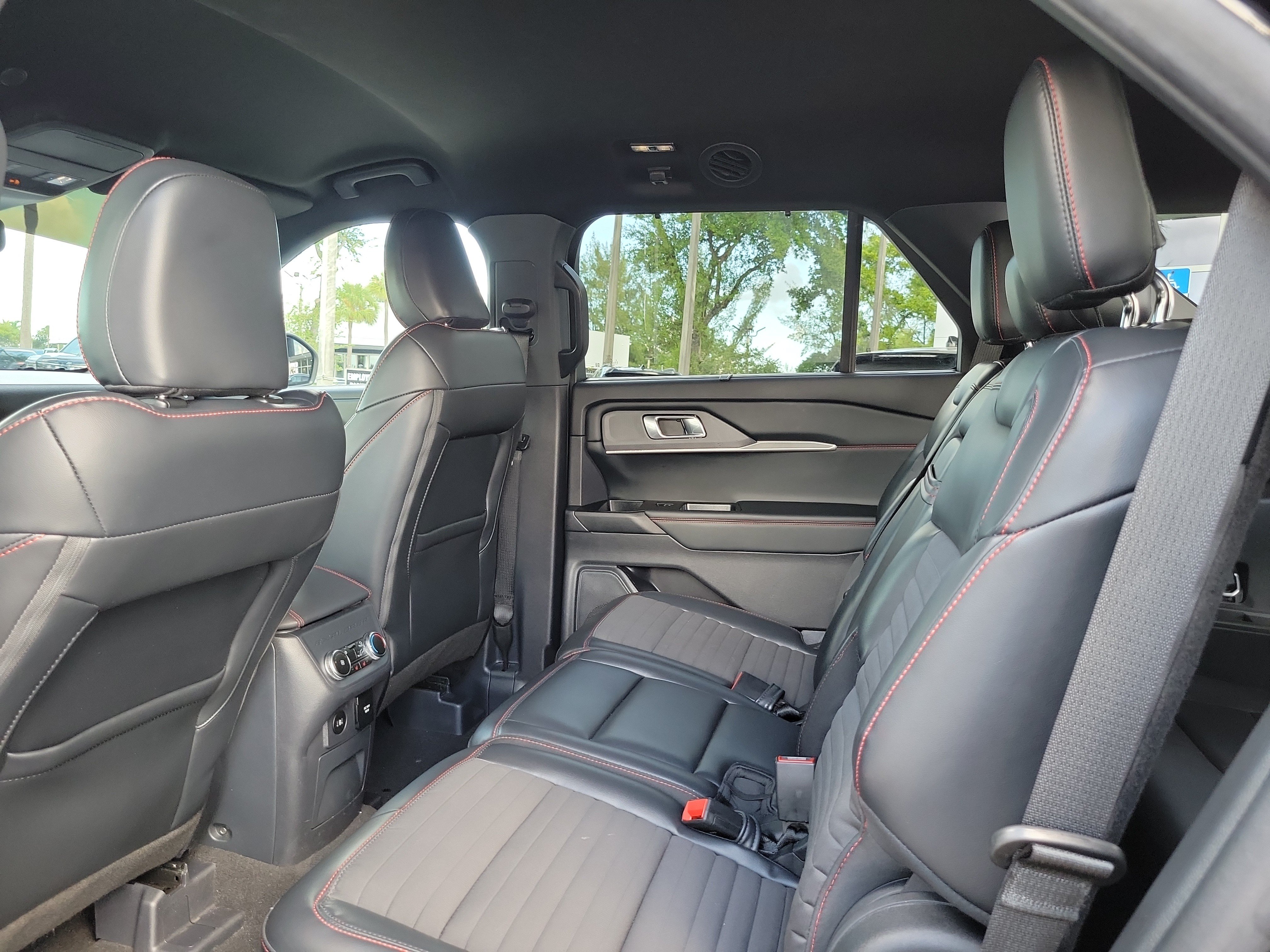 Used 2025 Ford Explorer ST-Line w/ Premium Package RWD image 13