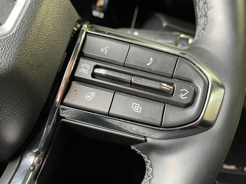 Used 2025 GMC Acadia Elevation image 31