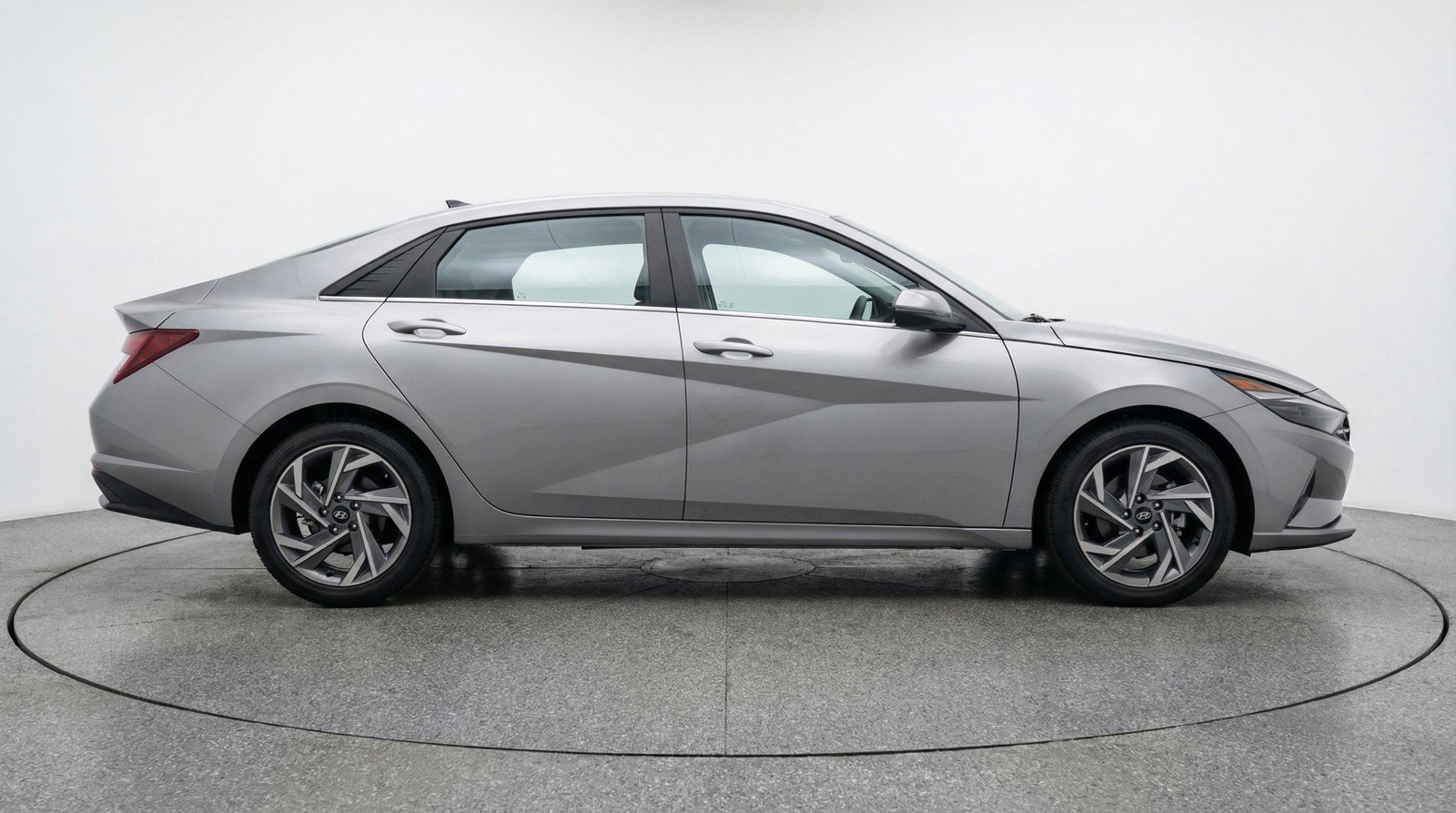 Used 2025 Hyundai Elantra SEL FWD image 11
