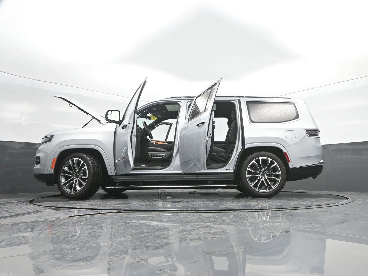 Used 2024 Jeep Grand Wagoneer Series III image 55