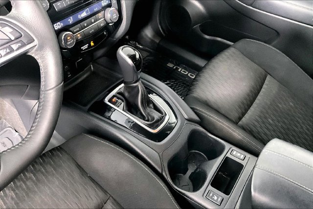 Used 2017 Nissan Rogue SV FWD image 18