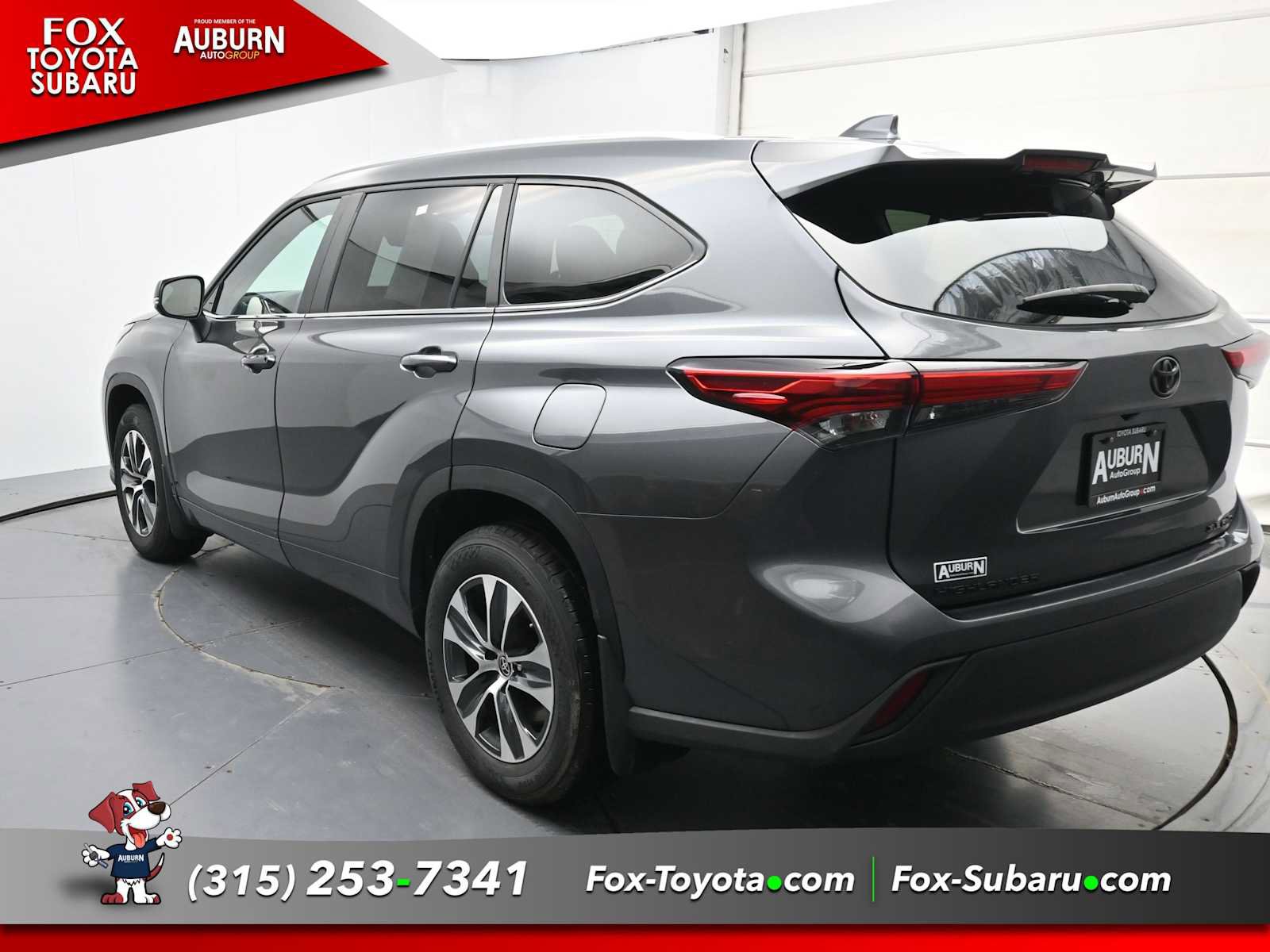 Used 2023 Toyota Highlander XLE AWD/4WD image 14