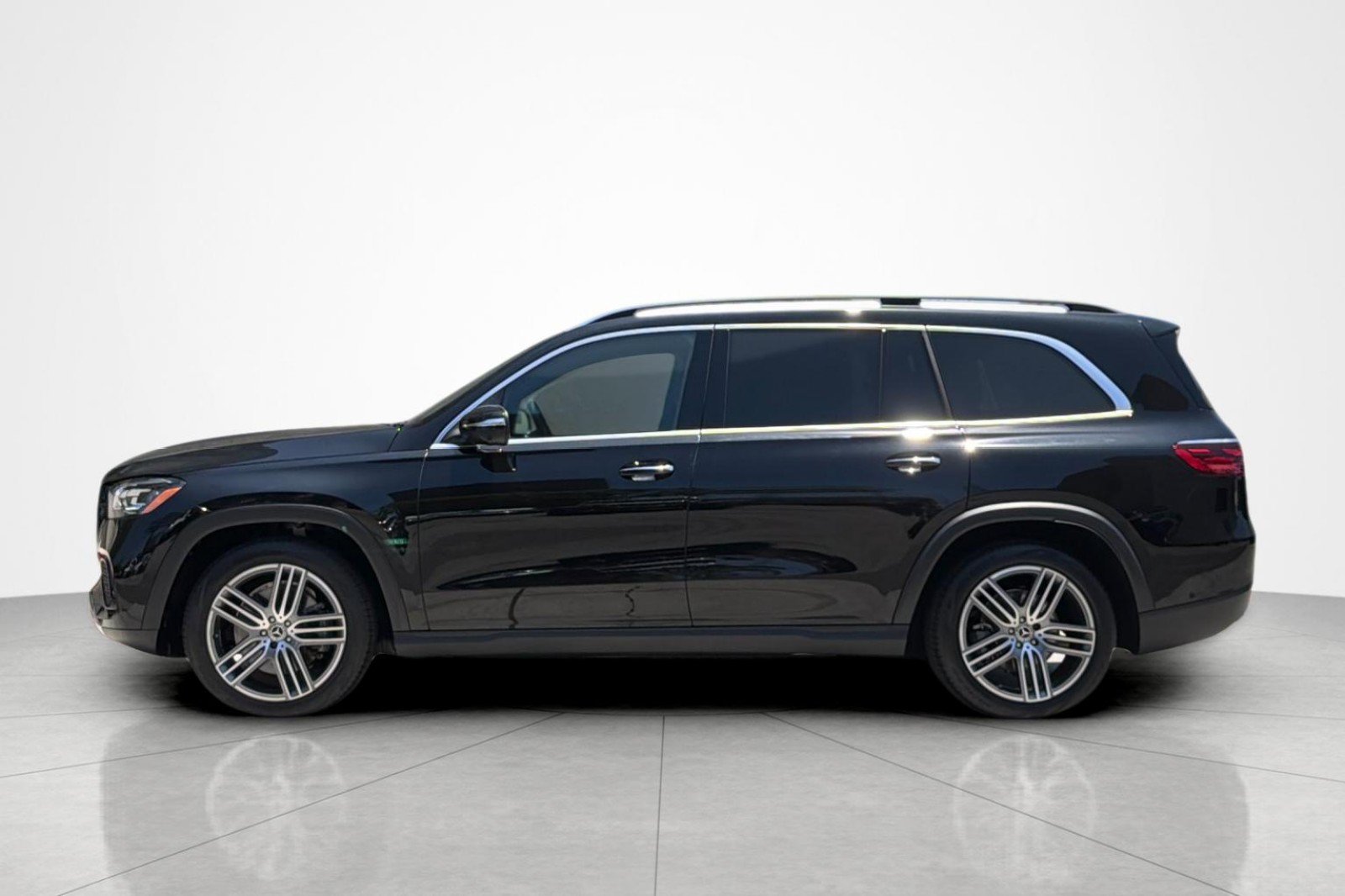 Used 2026 Mercedes-Benz GLS 450 4MATIC image 2
