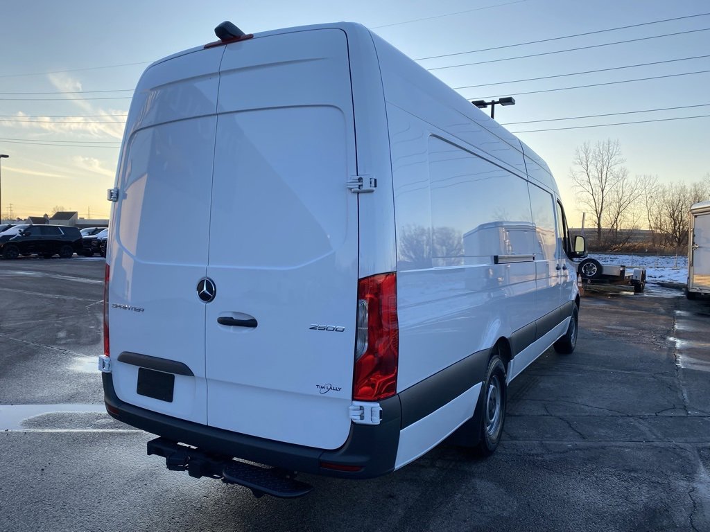 Used 2024 Mercedes-Benz Sprinter 2500 image 7
