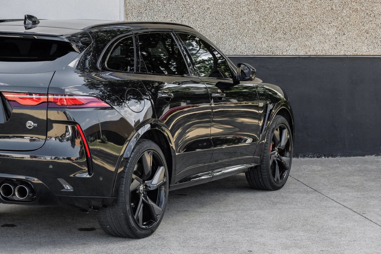 Used 2025 Jaguar F-PACE SVR AWD/4WD image 12