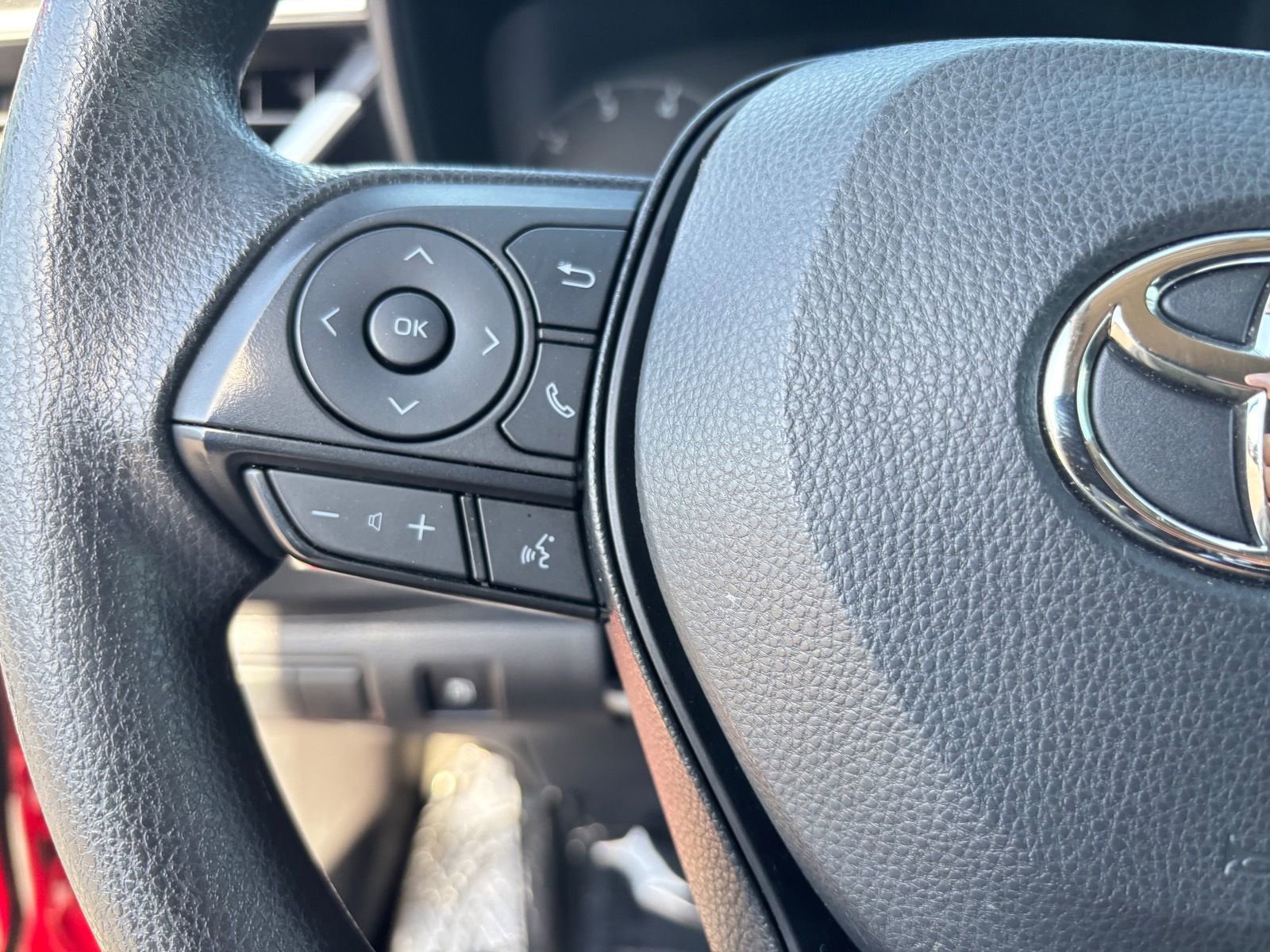 Used 2025 Toyota Corolla LE w/ Carpet Mat Package (TMS) image 29