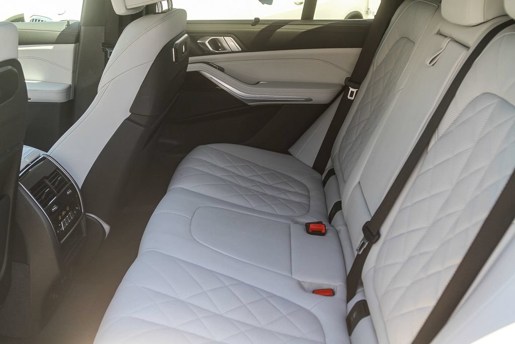 Used 2024 BMW X5 xDrive50e w/ M Sport Package AWD/4WD image 15