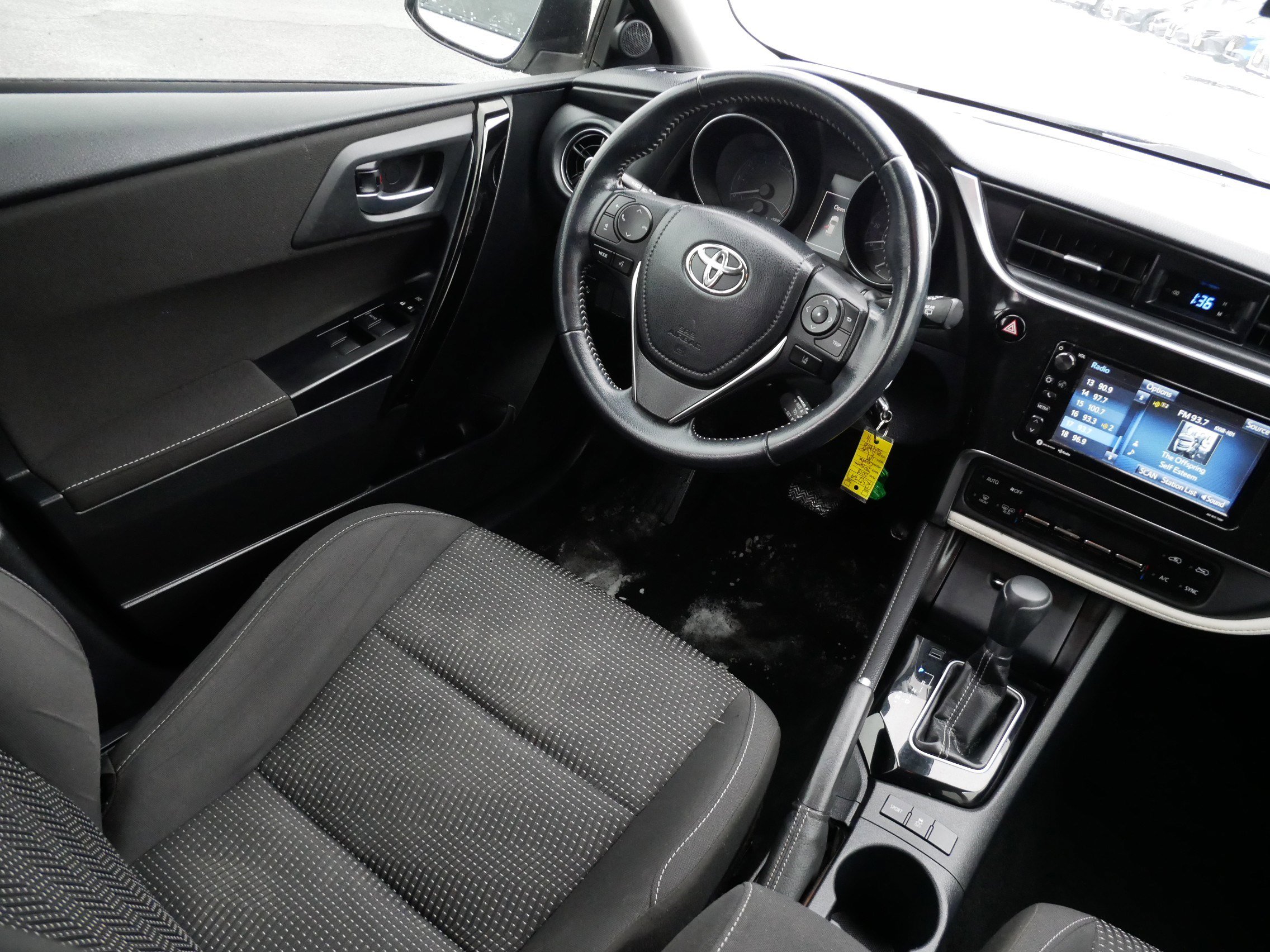 Used 2018 Toyota Corolla iM image 9