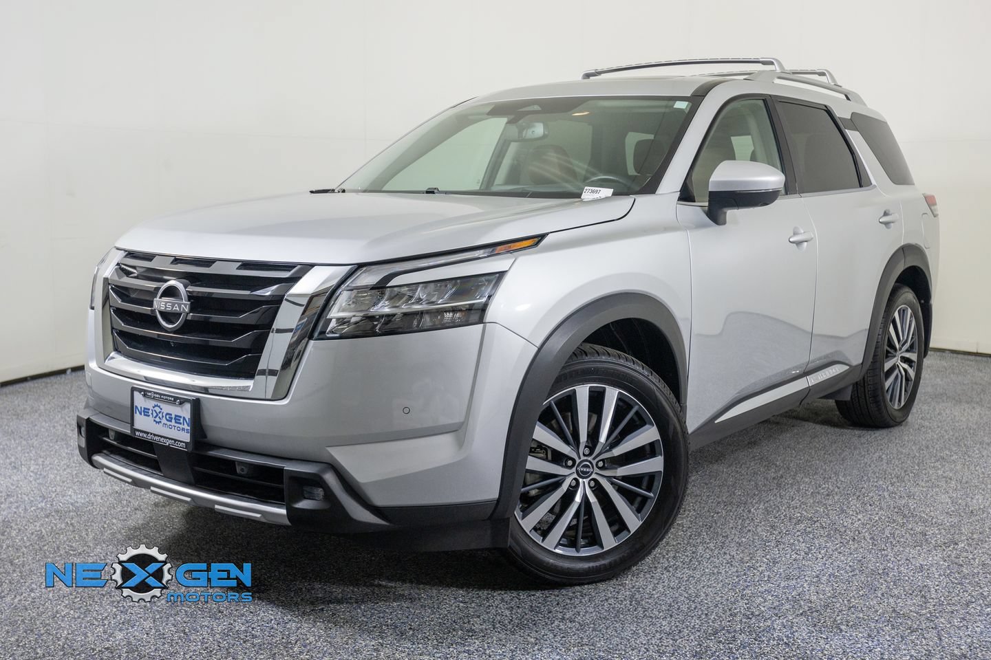 Used 2022 Nissan Pathfinder Platinum AWD/4WD image 3