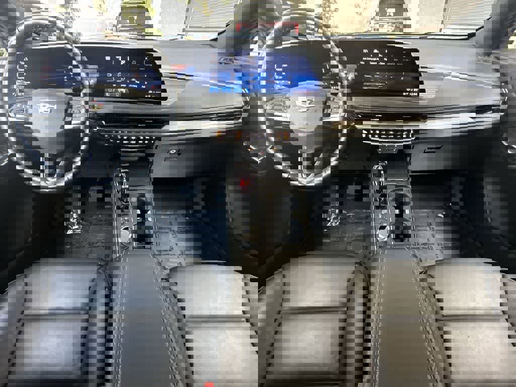 Used 2025 Cadillac XT4 Premium Luxury image 24