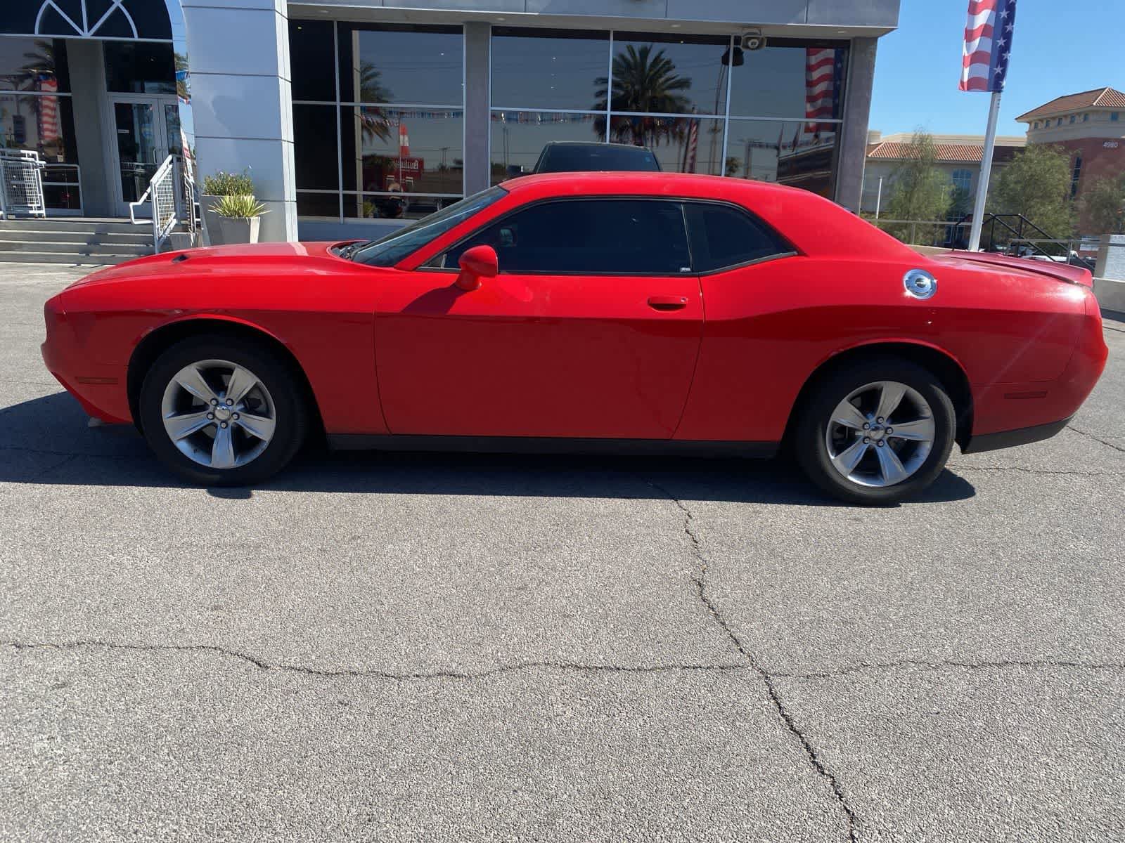 Used 2022 Dodge Challenger SXT RWD image 9