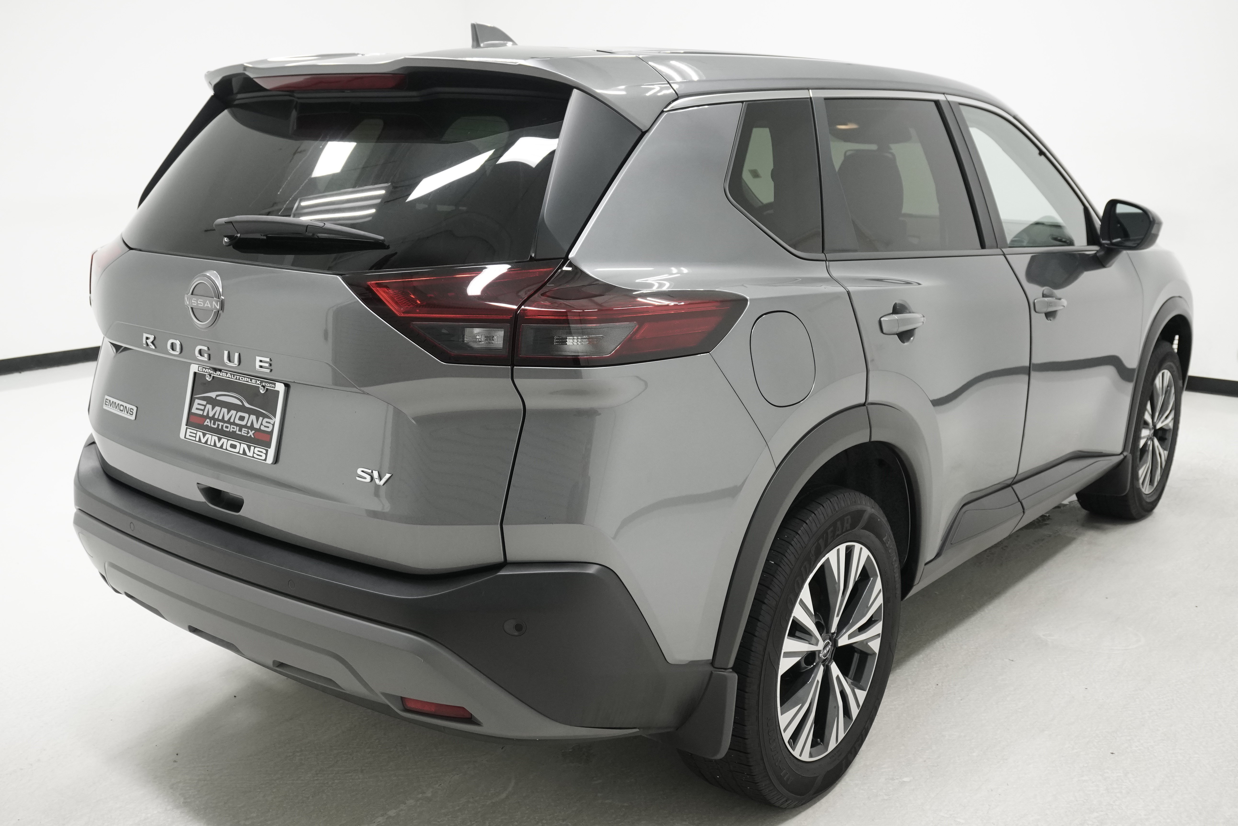 Used 2023 Nissan Rogue SV FWD image 4