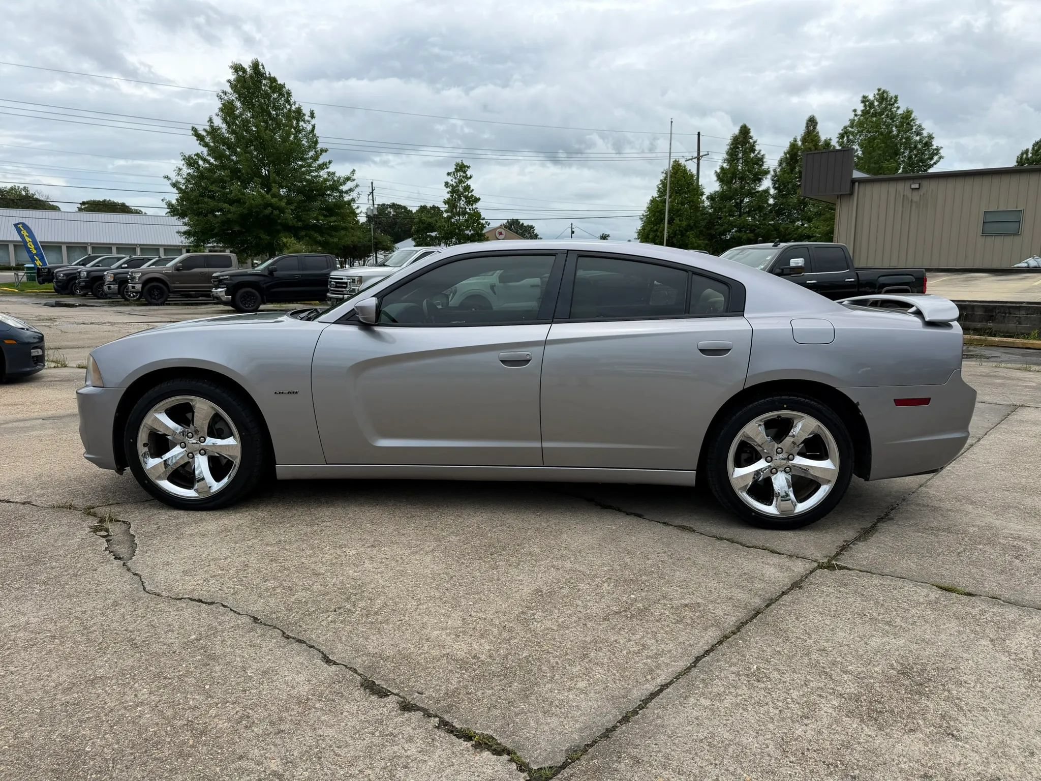 Used 2011 Dodge Charger R/T w/ Wheels & Tunes Group RWD image 2