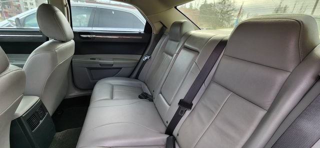 Used 2006 Chrysler 300 Touring w/ Sound Group RWD image 10