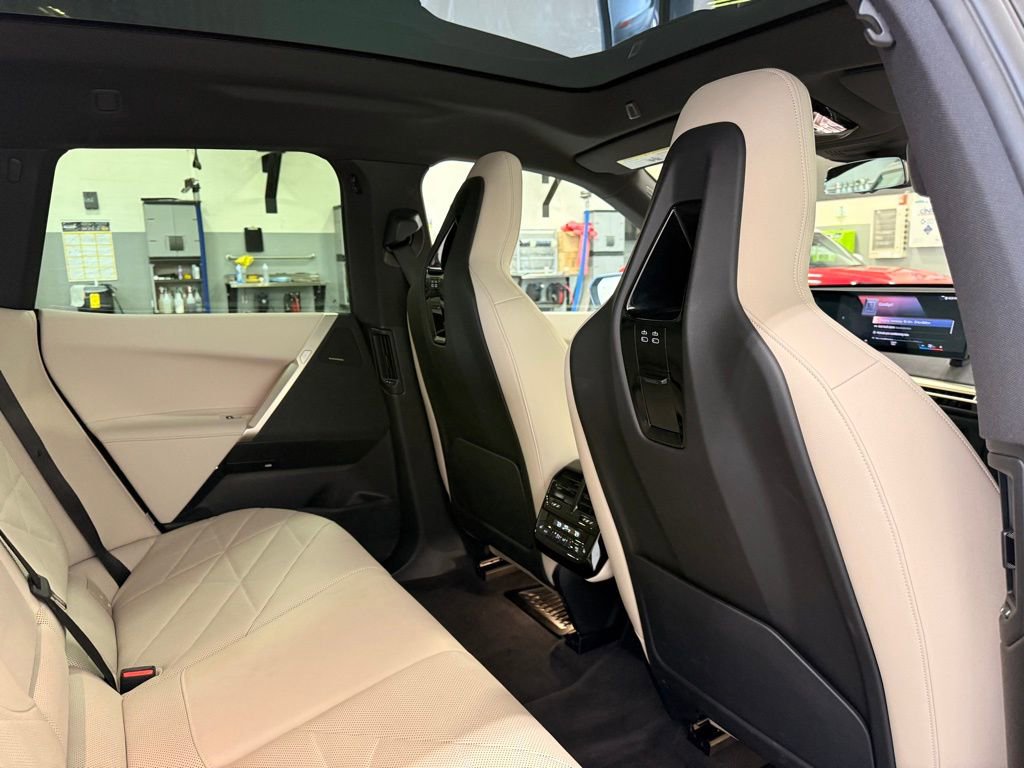 Used 2023 BMW iX xDrive50 w/ Premium Package image 25