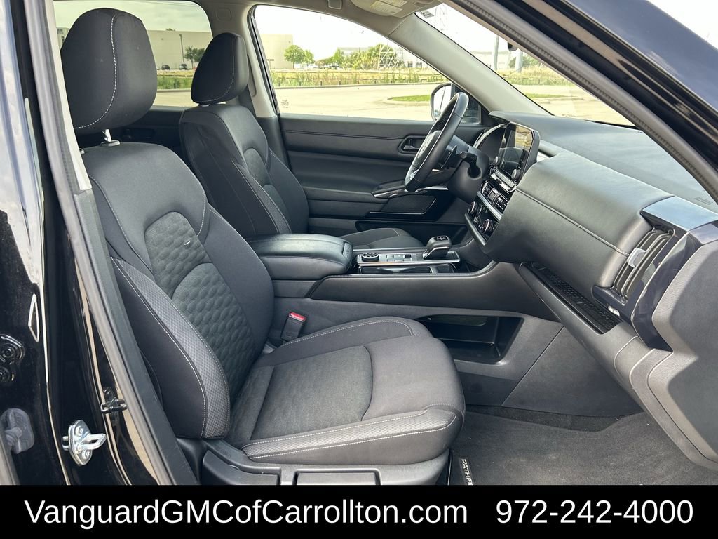 Used 2025 Nissan Pathfinder SV image 28
