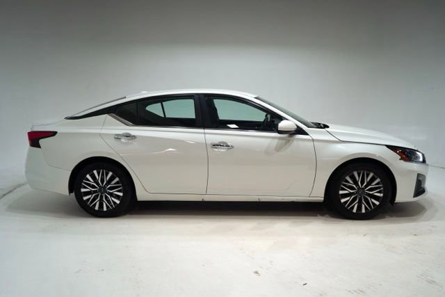 Used 2023 Nissan Altima 2.5 SV image 9