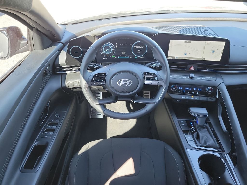 Certified 2025 Hyundai Elantra SEL image 13