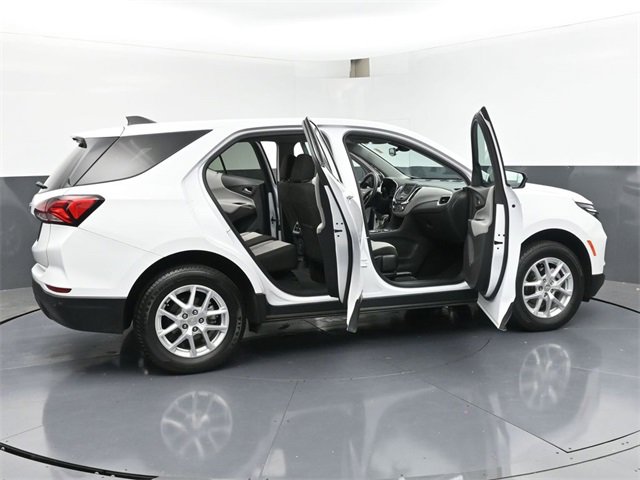 Used 2023 Chevrolet Equinox LS image 46