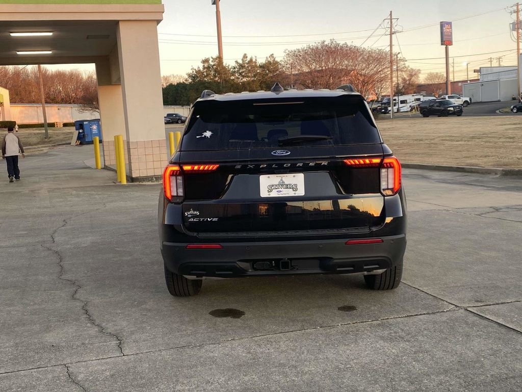 New 2025 Ford Explorer Active image 4