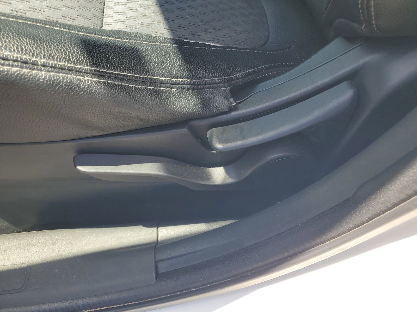 Used 2015 Mitsubishi Outlander SE image 7