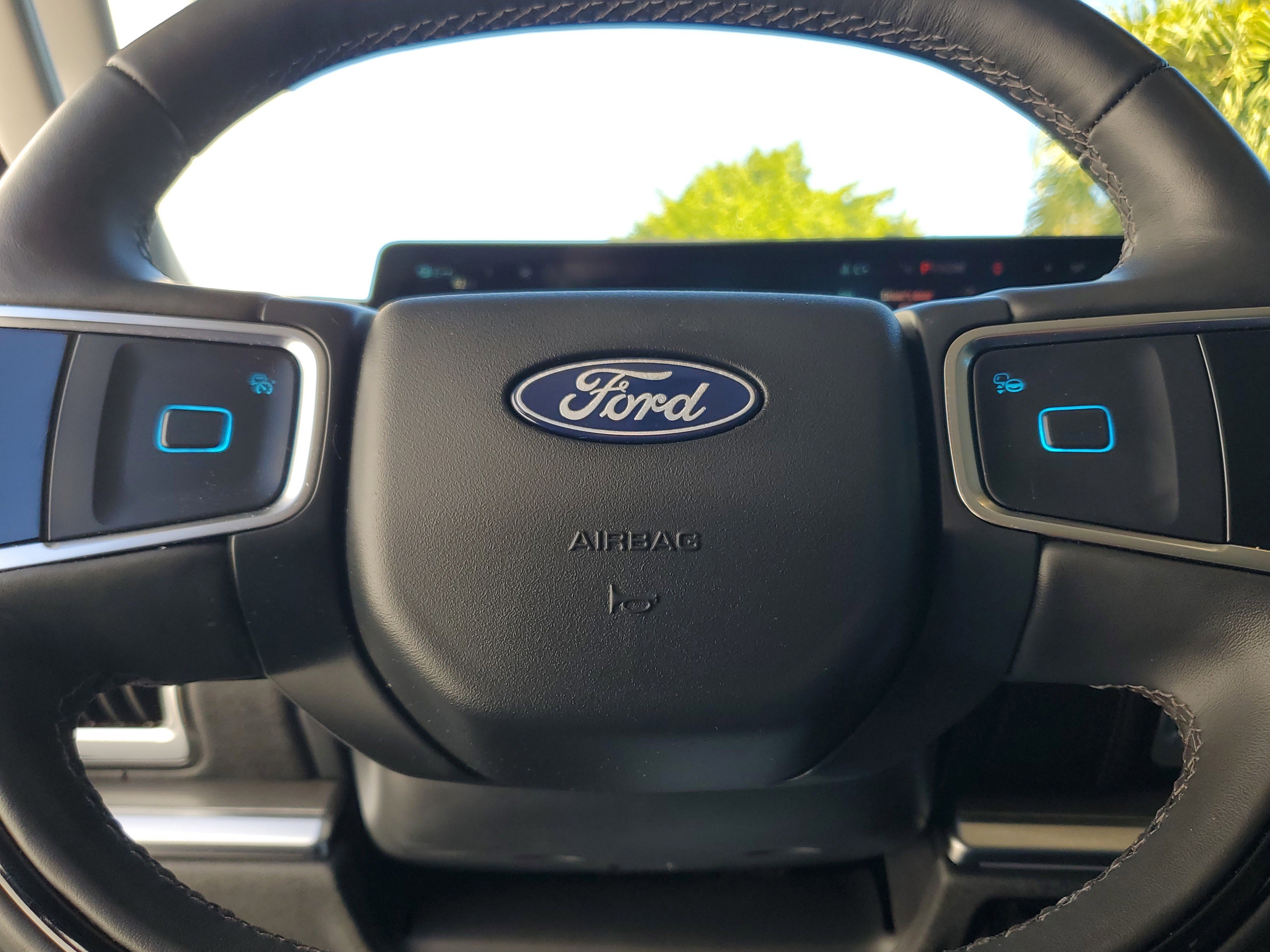 Used 2025 Ford Expedition Platinum w/ Driver's Package image 25
