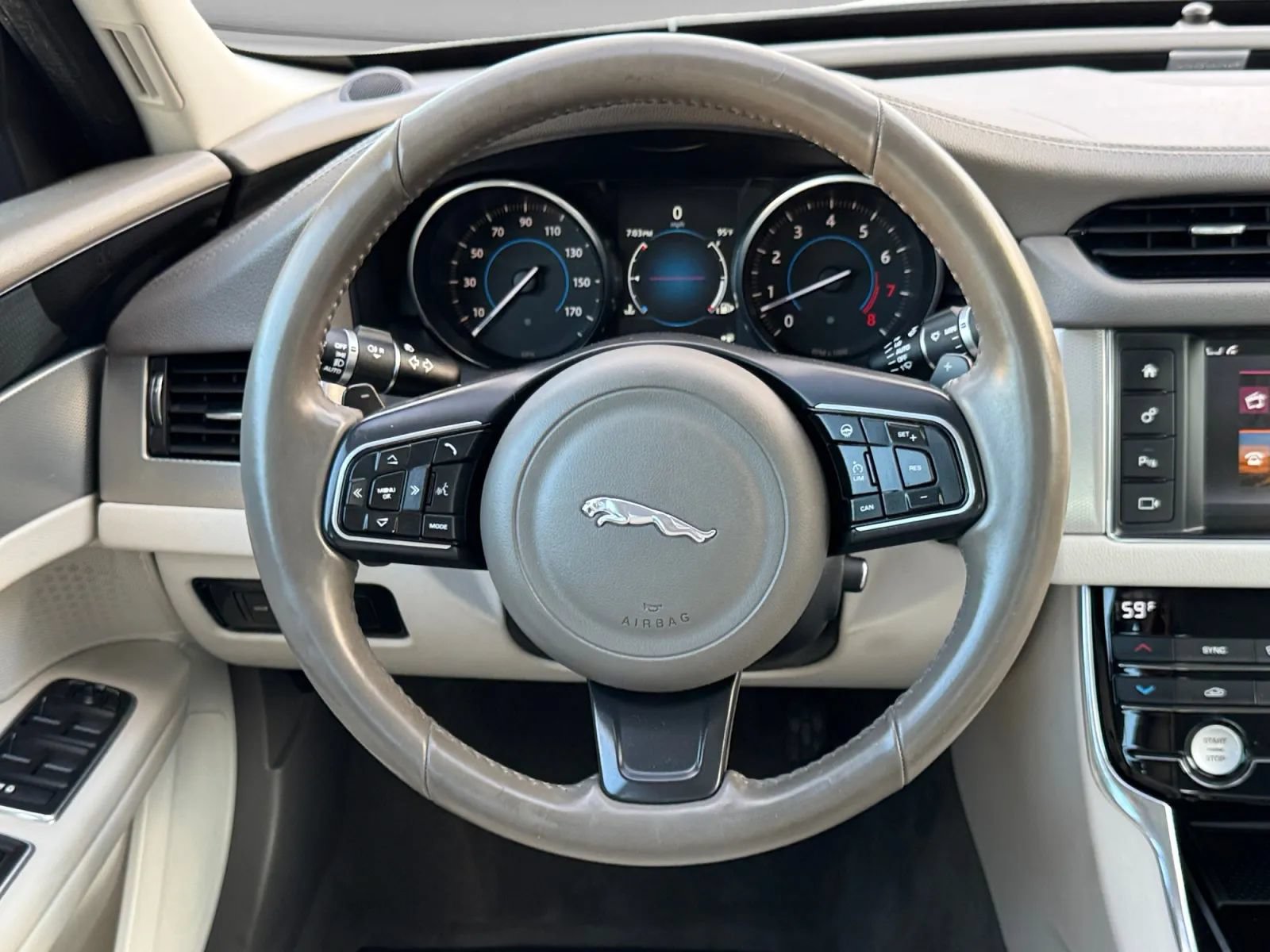 Used 2016 Jaguar XF Premium AWD/4WD image 27