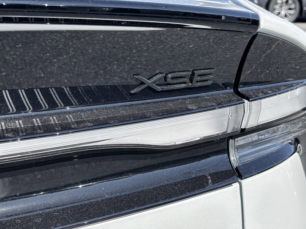 New 2026 Toyota Prius XSE Premium FWD image 6