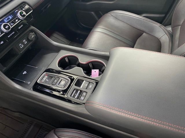Used 2025 Honda Pilot Black Edition image 24