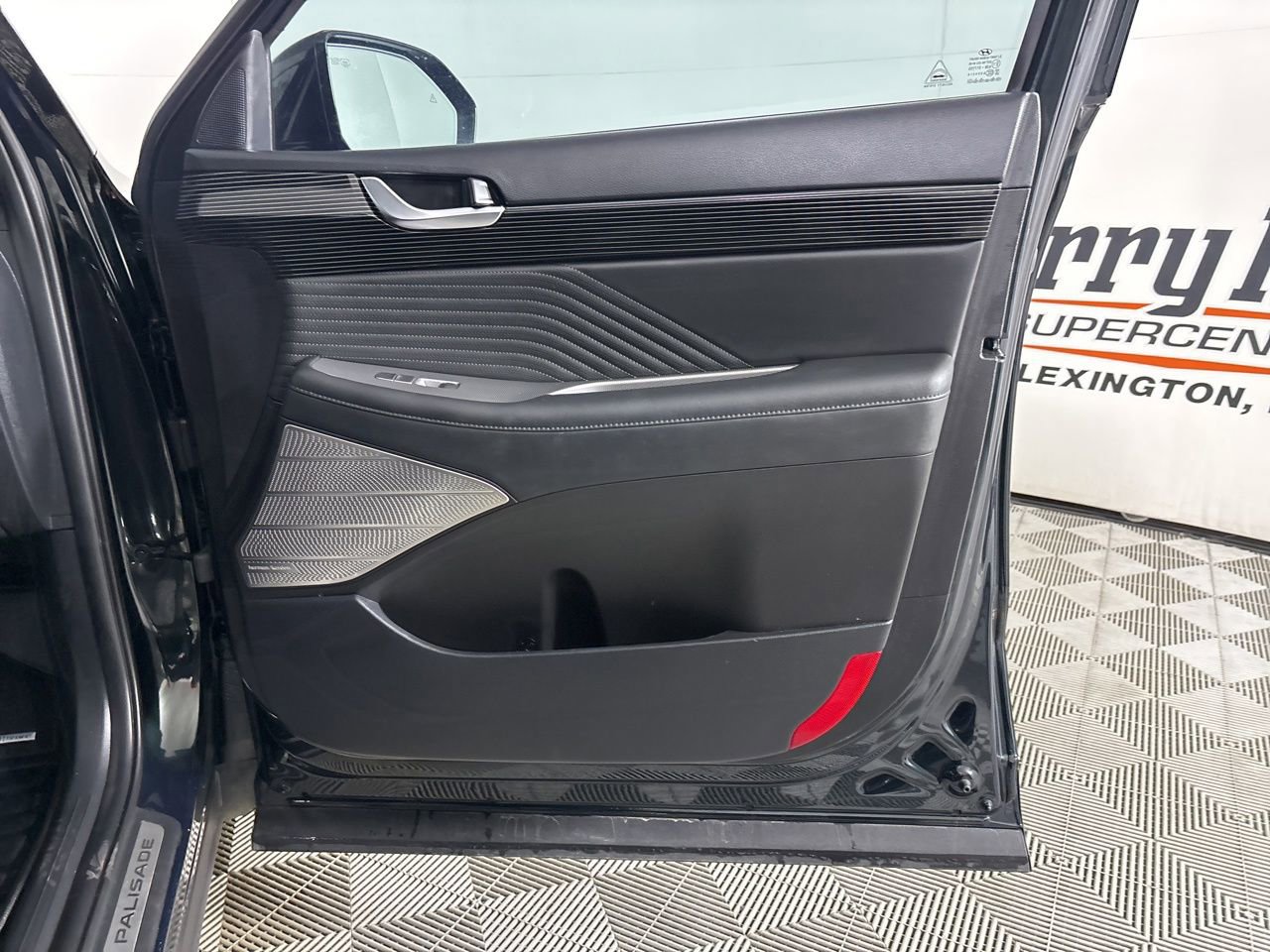 Used 2023 Hyundai Palisade Calligraphy image 29