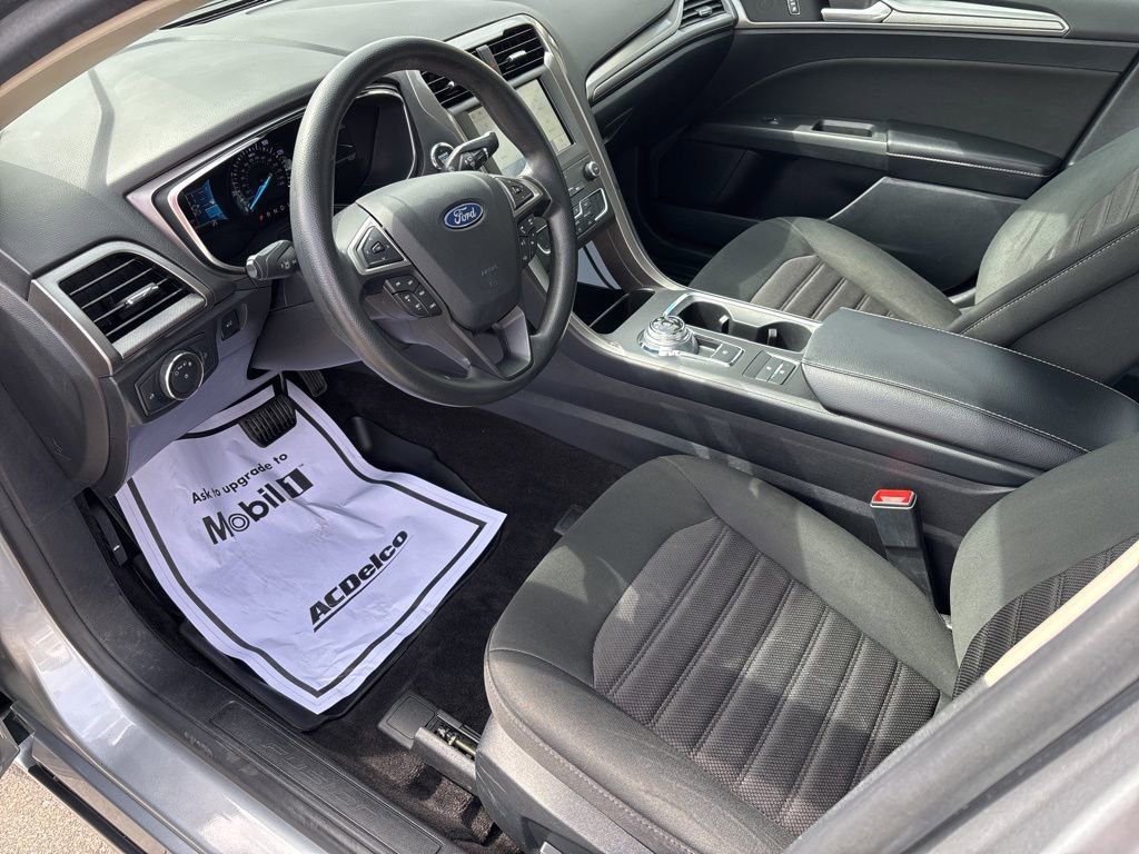 Used 2020 Ford Fusion SE image 14